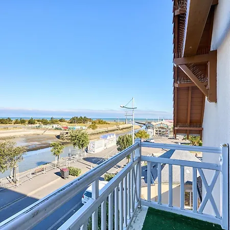 Le Quai Bleu - 200 M De La *