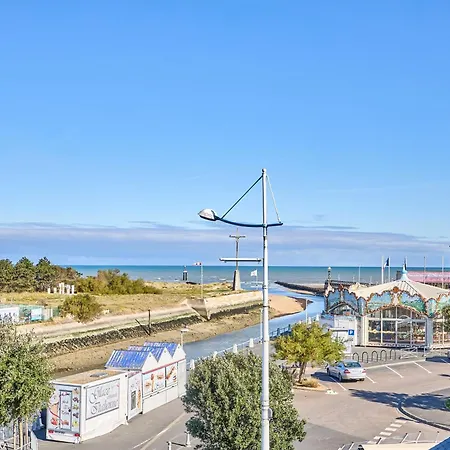 Le Quai Bleu - 200 M De La *