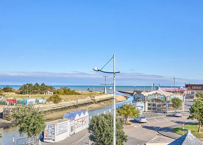 Le Quai Bleu - 200 M De La *